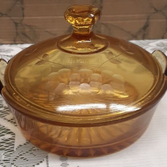vintage jeanette candy dish amber glass with etched grape vine on lid. - Picture 9 of 9
